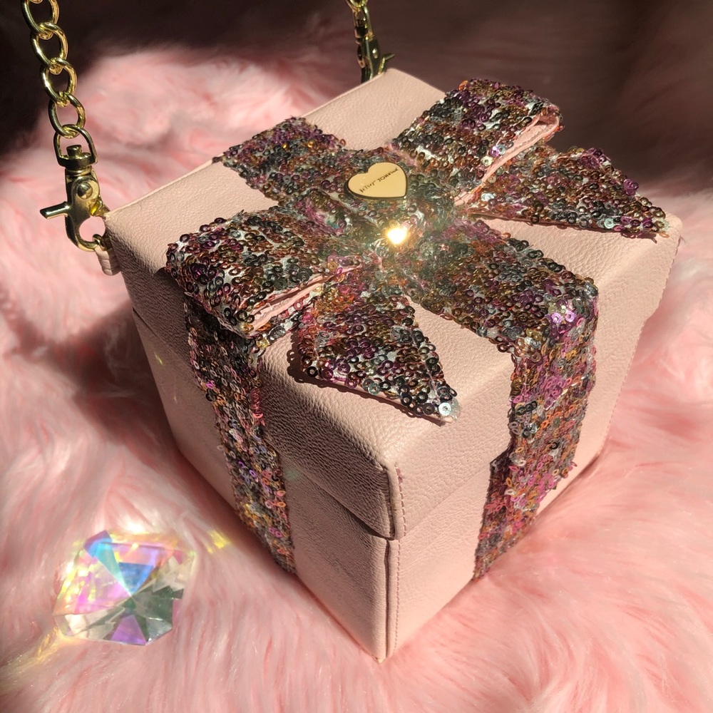 Betsey Johnson 🎁Gift Box Present Purse Crossbody